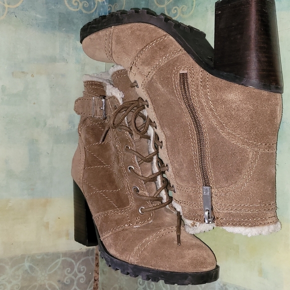 Ivanka Trump Shoes - Too good 2 be threw! Cute! Ivanka Trump Winter 👢